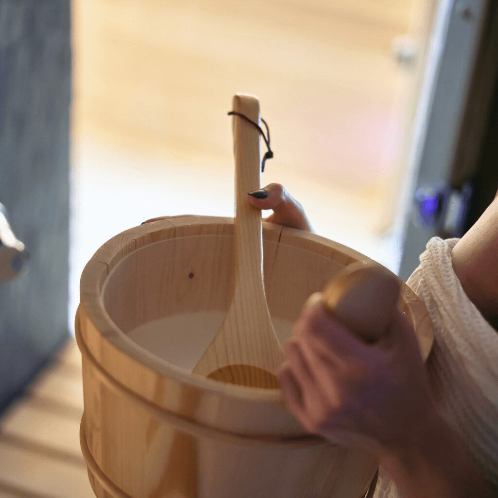 Suomalainen sauna rakennetaan laadukkaista puumateriaaleista.